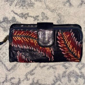 Vintage Fossil Womens Embroidered Leather Bi-Fold Wallet With Zipper.
